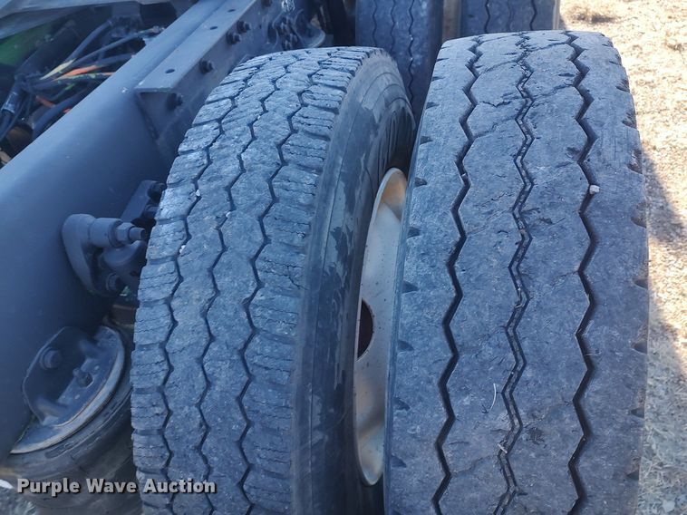 image for item DO3753 2010 Kenworth W900  semi truck