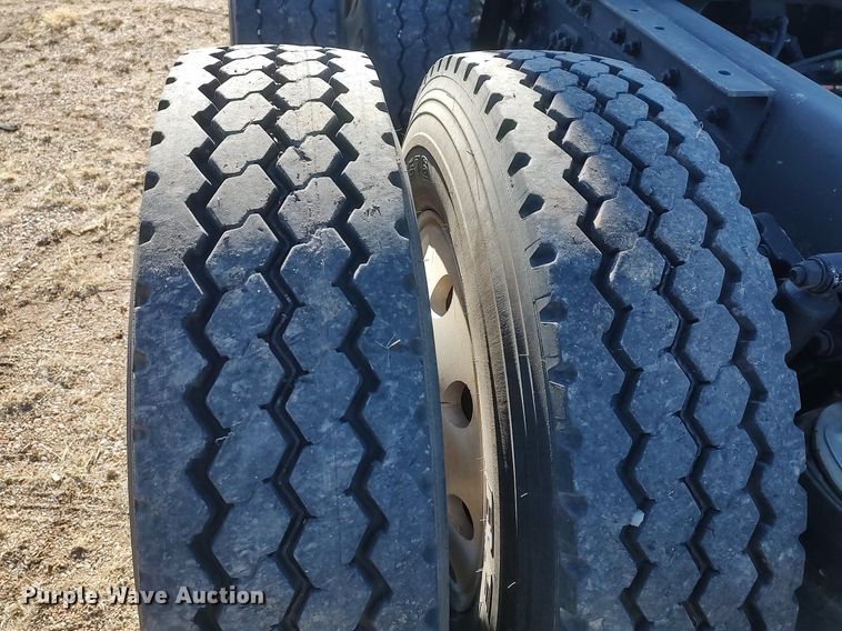 image for item DO3753 2010 Kenworth W900  semi truck