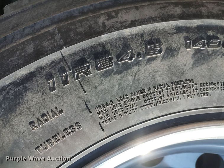 image for item DO3753 2010 Kenworth W900  semi truck