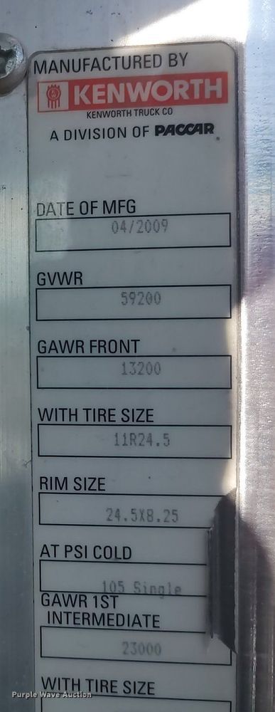 image for item DO3753 2010 Kenworth W900  semi truck