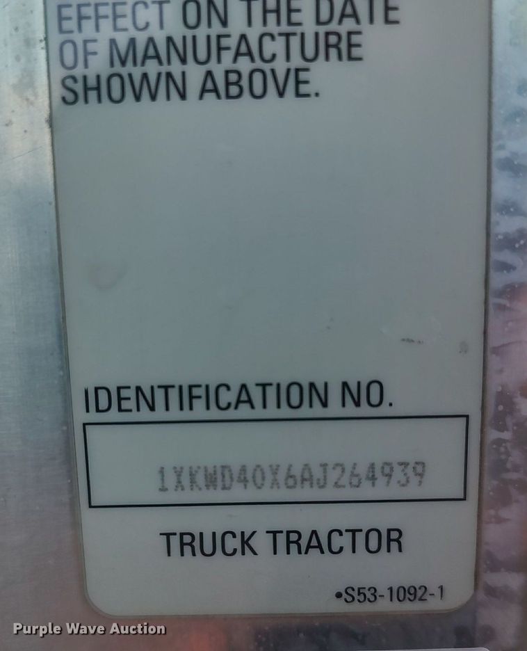 image for item DO3753 2010 Kenworth W900  semi truck