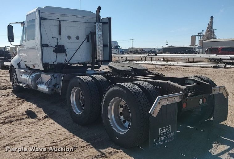 image for item DO3767 2012 International ProStar Plus  semi truck