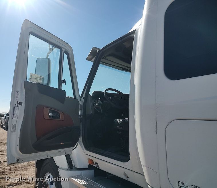 image for item DO3767 2012 International ProStar Plus  semi truck