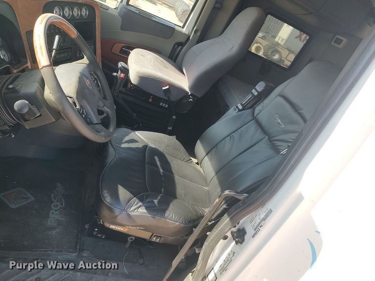 image for item DO3767 2012 International ProStar Plus  semi truck