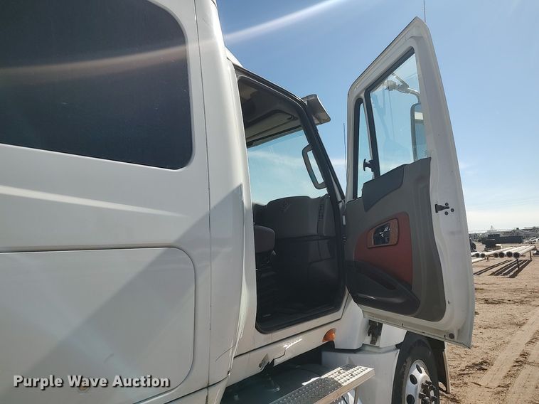 image for item DO3767 2012 International ProStar Plus  semi truck