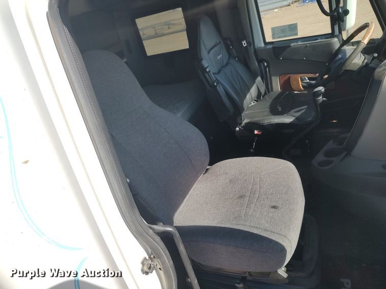 image for item DO3767 2012 International ProStar Plus  semi truck