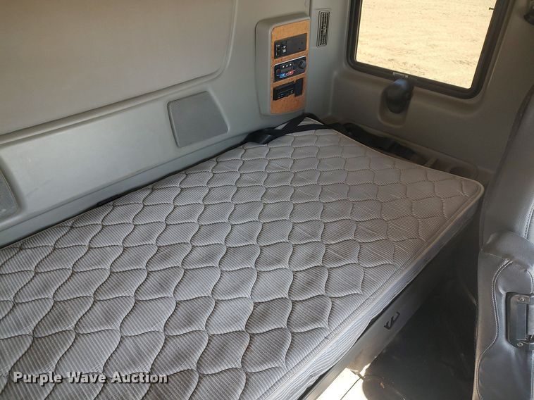 image for item DO3767 2012 International ProStar Plus  semi truck