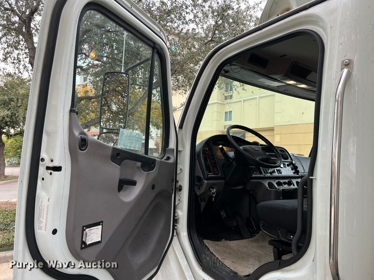 image for item DO8948 2020 Freightliner M2  box truck