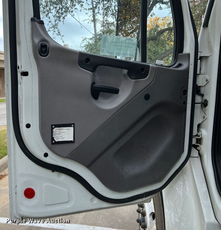 image for item DO8948 2020 Freightliner M2  box truck