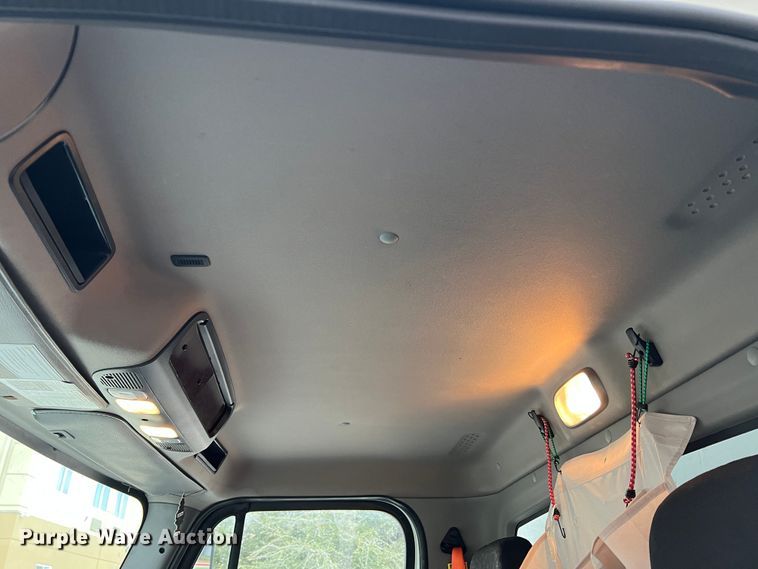 image for item DO8948 2020 Freightliner M2  box truck