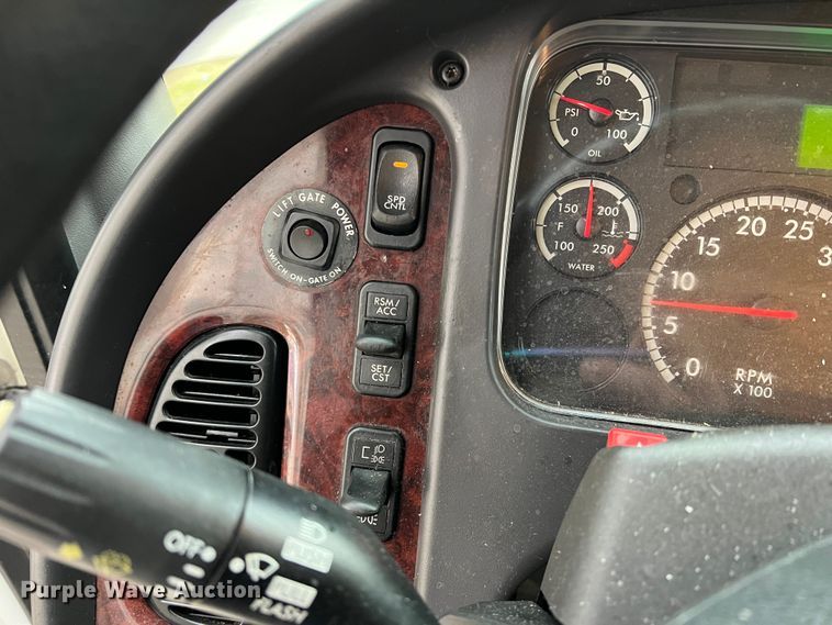 image for item DO8948 2020 Freightliner M2  box truck