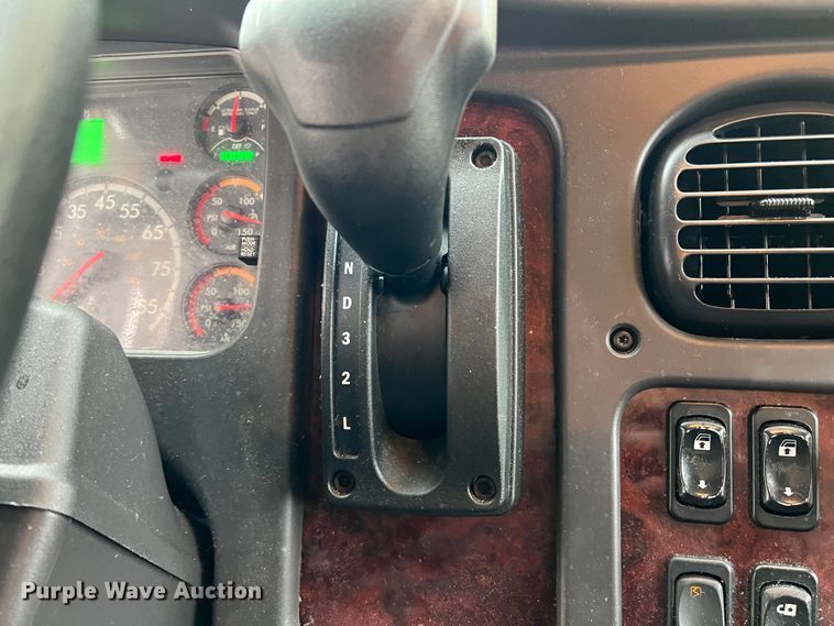 image for item DO8948 2020 Freightliner M2  box truck