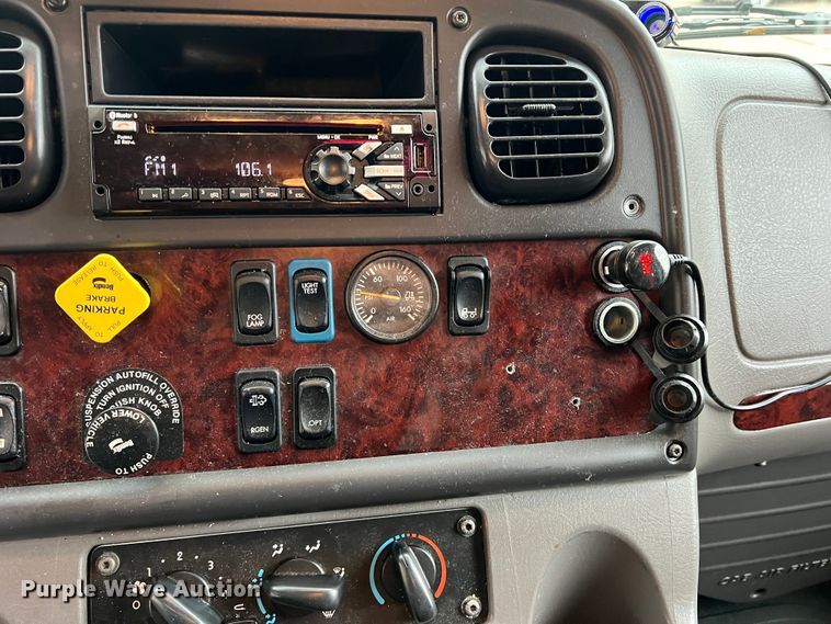 image for item DO8948 2020 Freightliner M2  box truck