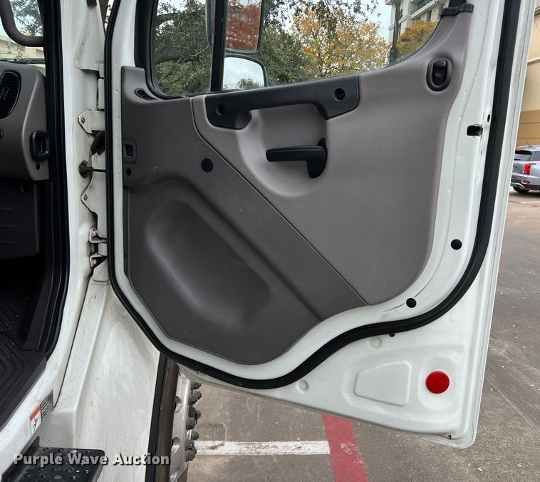 image for item DO8948 2020 Freightliner M2  box truck