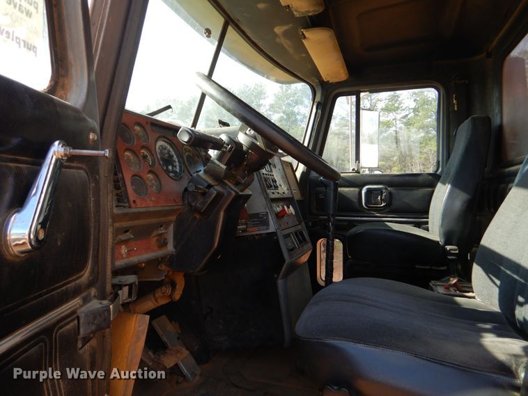 image for item DP8611 1999 Mack CH613  dump truck