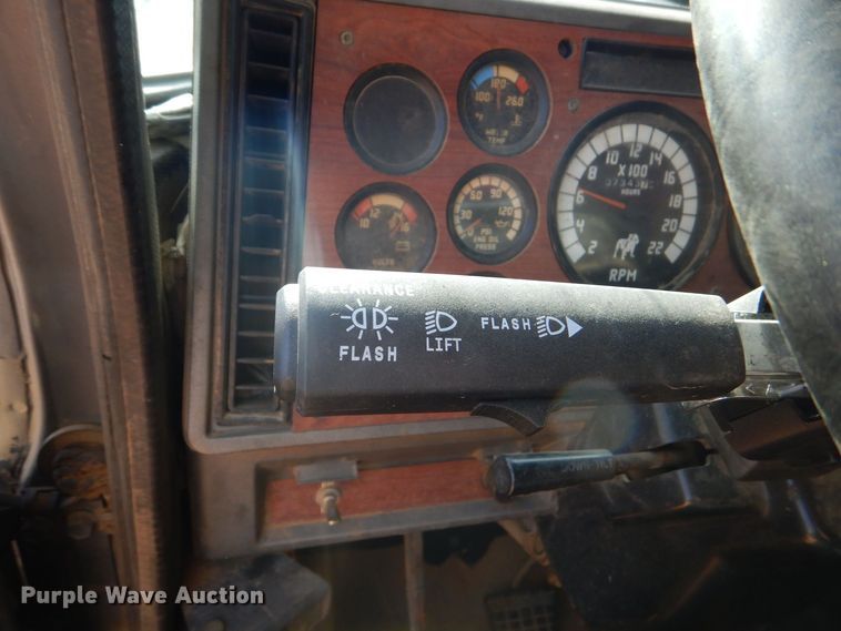 image for item DP8611 1999 Mack CH613  dump truck