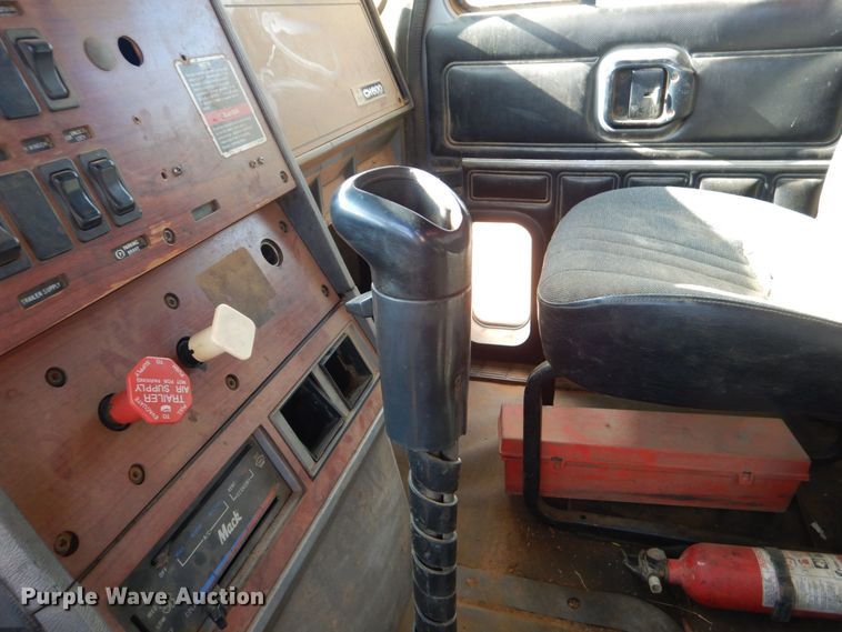 image for item DP8611 1999 Mack CH613  dump truck