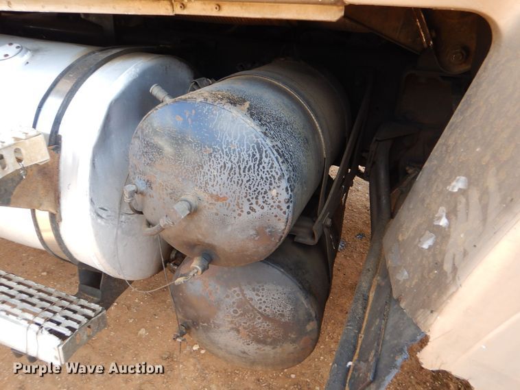 image for item DP8611 1999 Mack CH613  dump truck