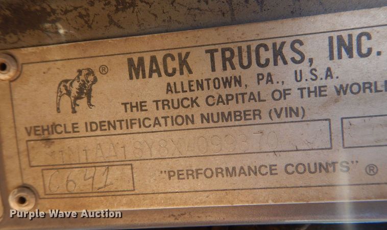 image for item DP8611 1999 Mack CH613  dump truck