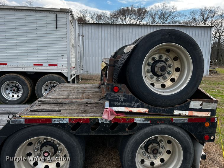 image for item DQ1972 2007 XL Specialized Trailers  lowboy equipment trailer