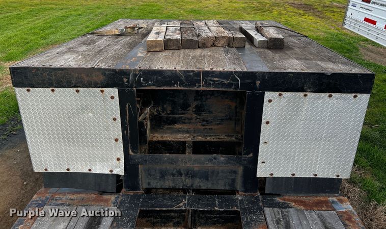 image for item DQ1972 2007 XL Specialized Trailers  lowboy equipment trailer