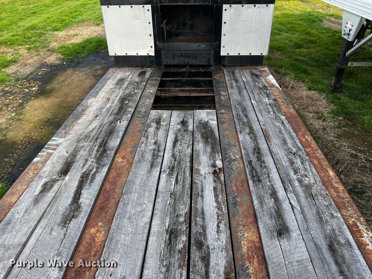 image for item DQ1972 2007 XL Specialized Trailers  lowboy equipment trailer