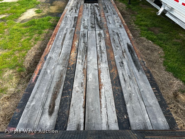 image for item DQ1972 2007 XL Specialized Trailers  lowboy equipment trailer