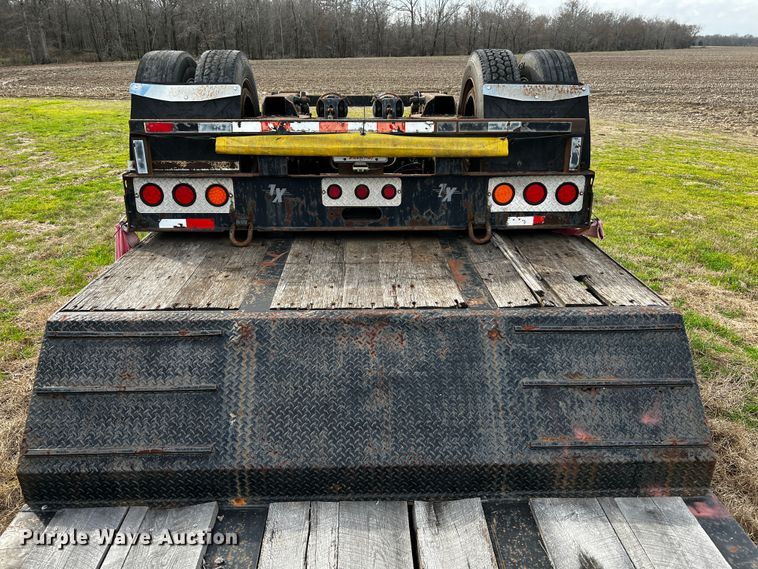 image for item DQ1972 2007 XL Specialized Trailers  lowboy equipment trailer