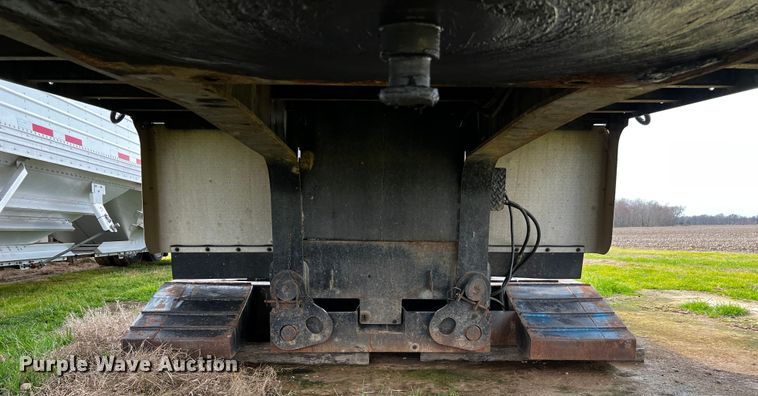 image for item DQ1972 2007 XL Specialized Trailers  lowboy equipment trailer