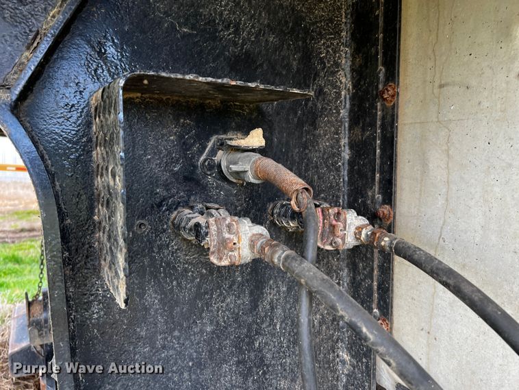 image for item DQ1972 2007 XL Specialized Trailers  lowboy equipment trailer