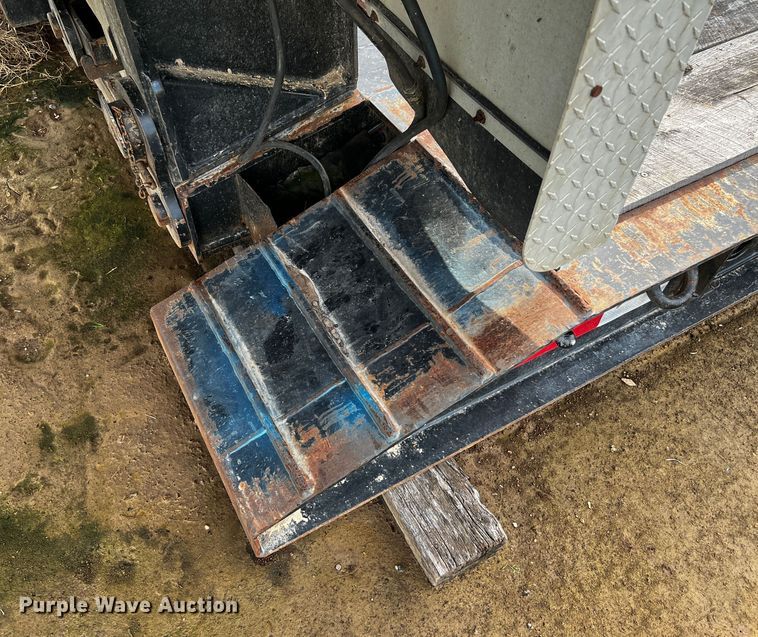 image for item DQ1972 2007 XL Specialized Trailers  lowboy equipment trailer