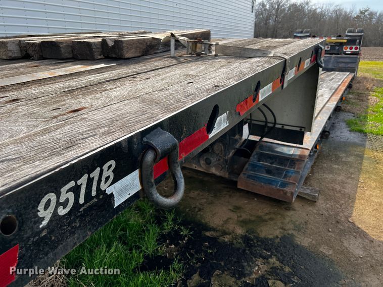image for item DQ1972 2007 XL Specialized Trailers  lowboy equipment trailer