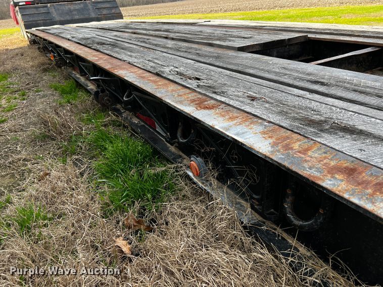 image for item DQ1972 2007 XL Specialized Trailers  lowboy equipment trailer