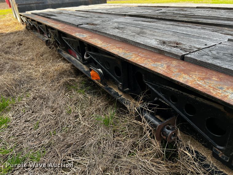 image for item DQ1972 2007 XL Specialized Trailers  lowboy equipment trailer