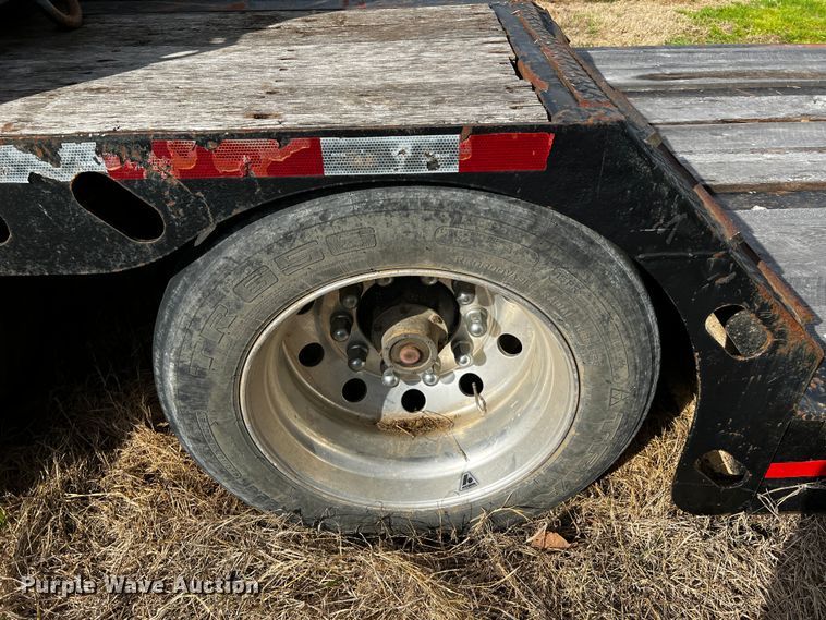 image for item DQ1972 2007 XL Specialized Trailers  lowboy equipment trailer