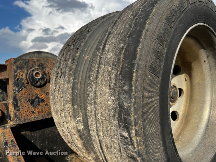 image for item DQ1972 2007 XL Specialized Trailers  lowboy equipment trailer