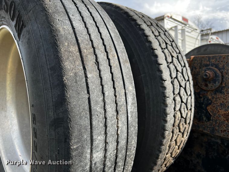 image for item DQ1972 2007 XL Specialized Trailers  lowboy equipment trailer