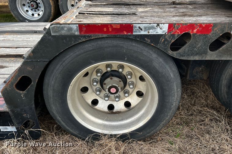 image for item DQ1972 2007 XL Specialized Trailers  lowboy equipment trailer