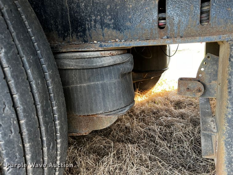 image for item DQ1972 2007 XL Specialized Trailers  lowboy equipment trailer