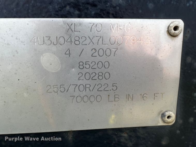 image for item DQ1972 2007 XL Specialized Trailers  lowboy equipment trailer