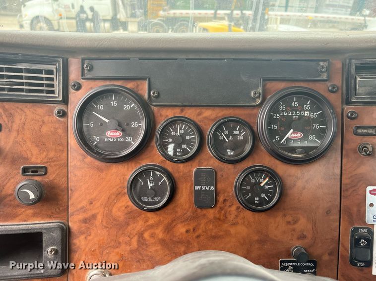 image for item DQ4092 2009 Peterbilt 335  dump flatbed truck