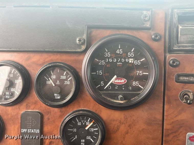 image for item DQ4092 2009 Peterbilt 335  dump flatbed truck