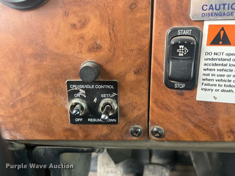 image for item DQ4092 2009 Peterbilt 335  dump flatbed truck