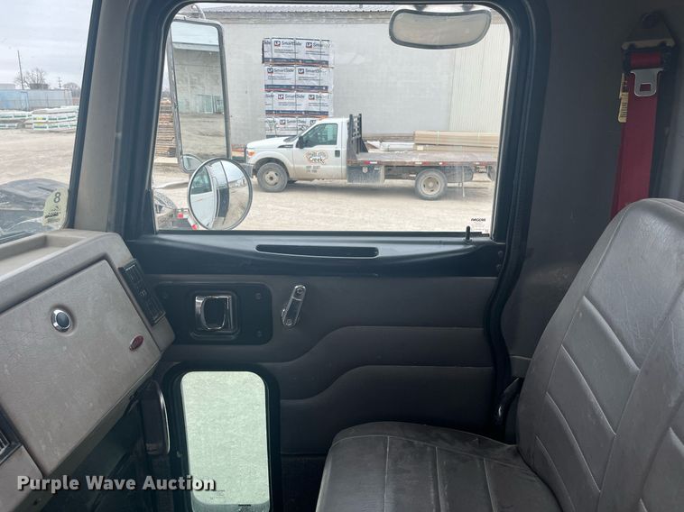 image for item DQ4092 2009 Peterbilt 335  dump flatbed truck