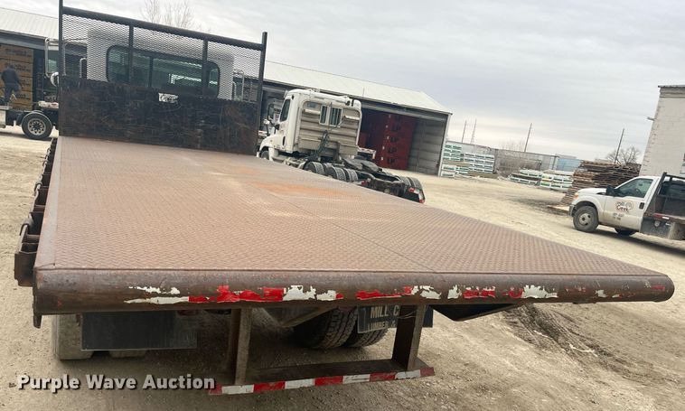 image for item DQ4092 2009 Peterbilt 335  dump flatbed truck