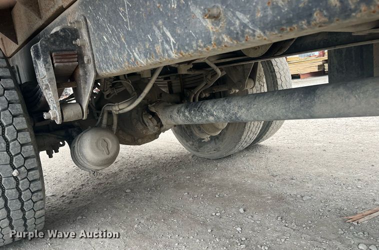 image for item DQ4092 2009 Peterbilt 335  dump flatbed truck