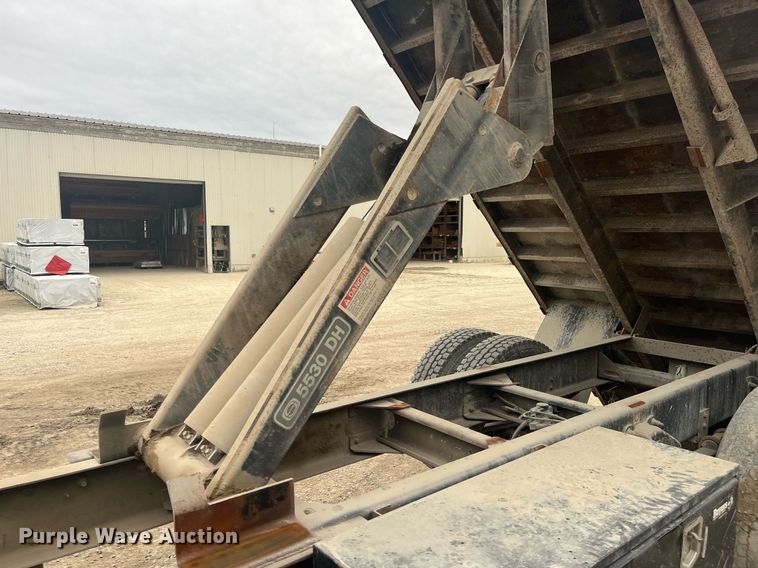 image for item DQ4092 2009 Peterbilt 335  dump flatbed truck