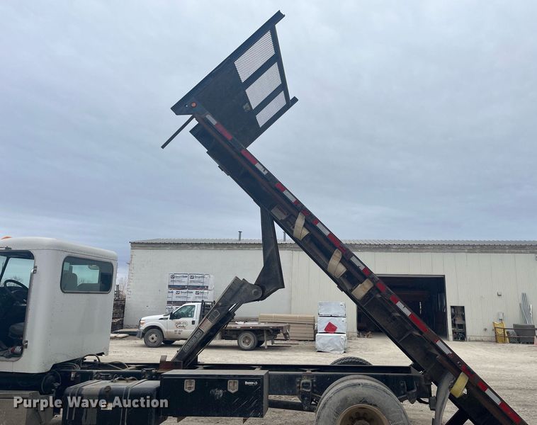 image for item DQ4092 2009 Peterbilt 335  dump flatbed truck