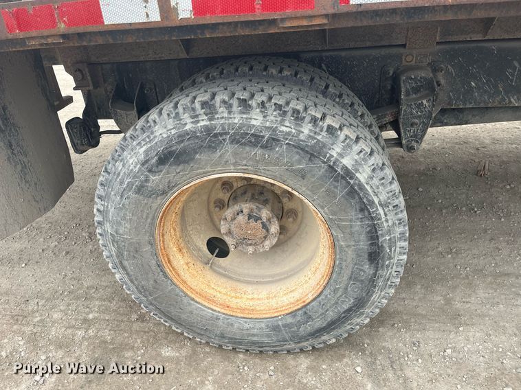 image for item DQ4092 2009 Peterbilt 335  dump flatbed truck