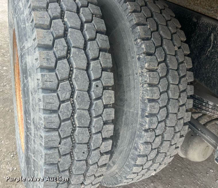 image for item DQ4092 2009 Peterbilt 335  dump flatbed truck